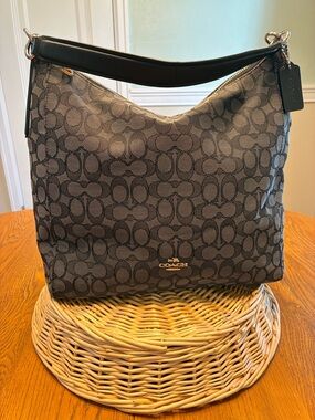 COACH F55365 OUTLINE
SIGNATURE CELESTE
BLACK/GRAY HOBO SHOULDER BAG